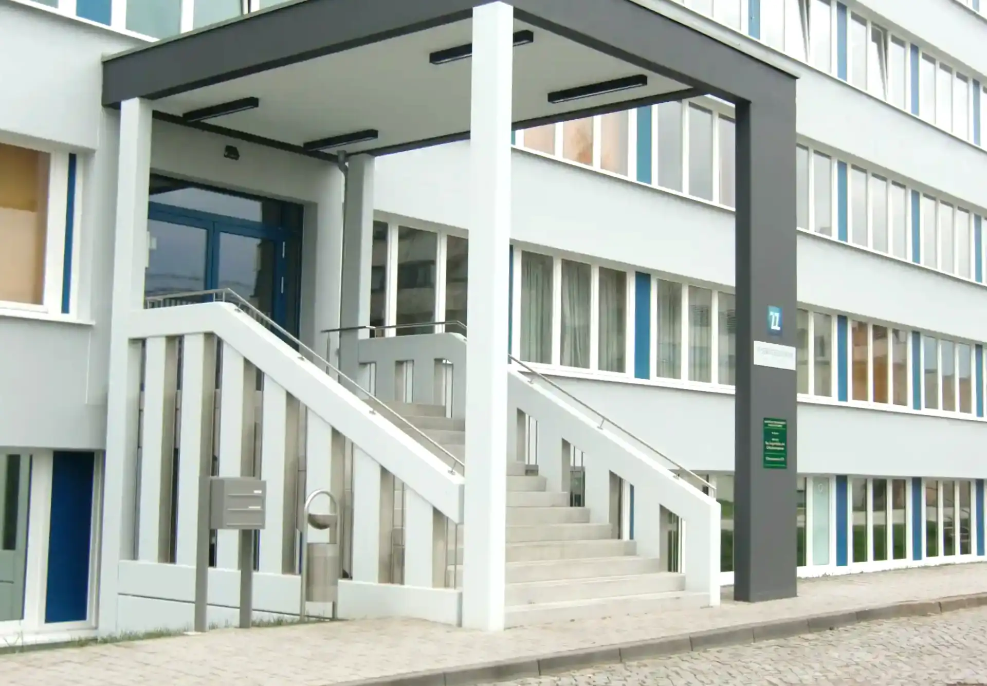 _htb_produkte_03_betontreppen_referenz_ithaus_A