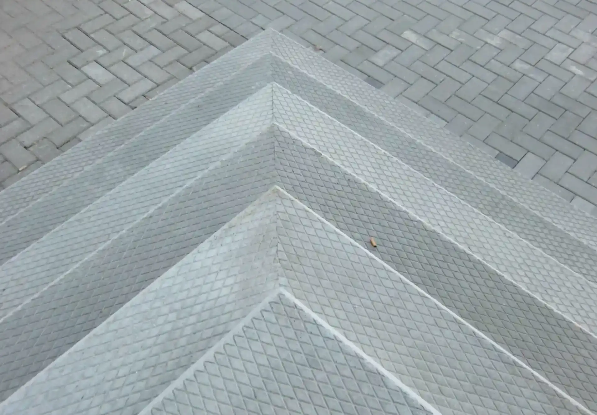 _htb_produkte_03_betontreppen_referenz_ithaus_B