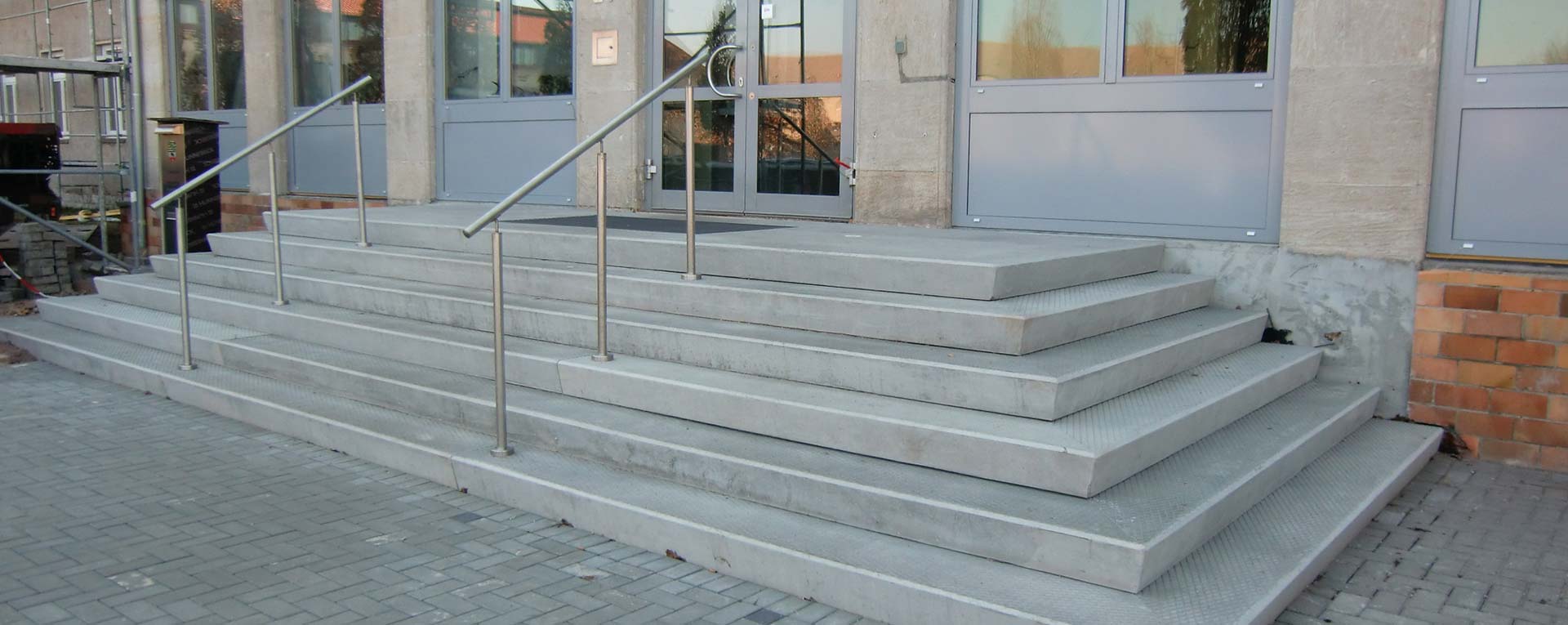 _wesling_htb_seitenheader_betontreppen_1920x765